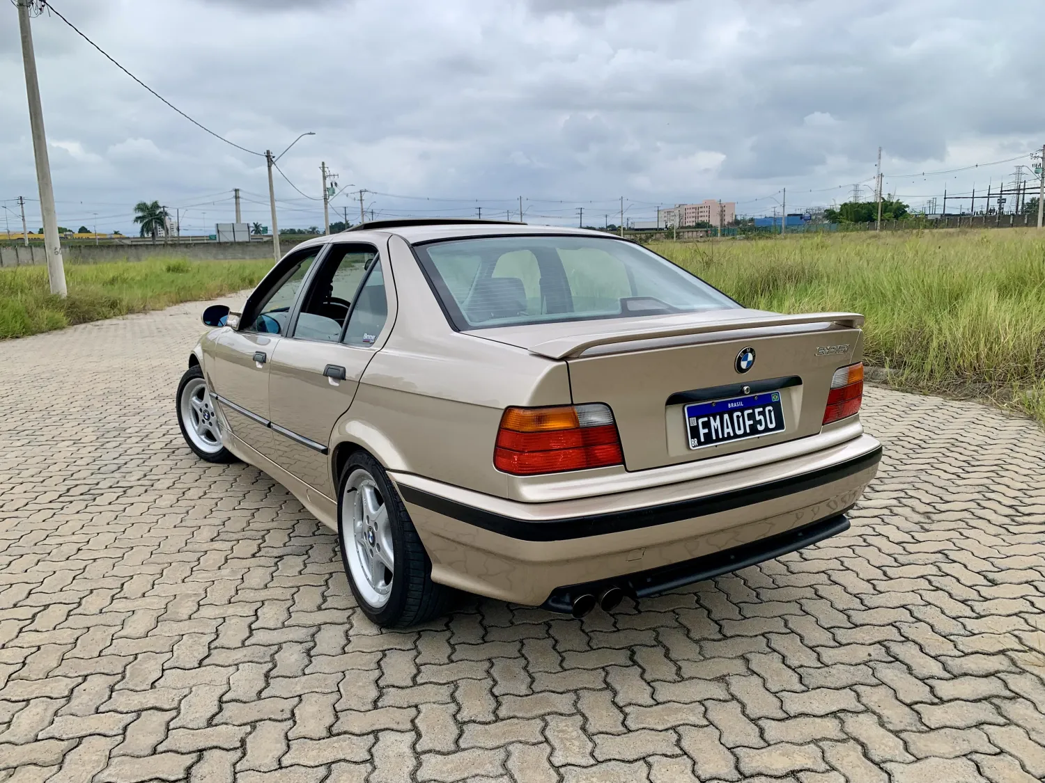 avv-bmw-325i-venda-271d23c-imagem-004