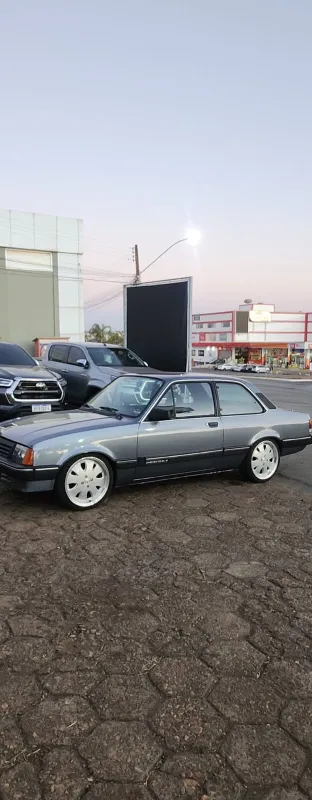 avv-chevrolet-2-doors-sedan-venda-687a5be-imagem-014
