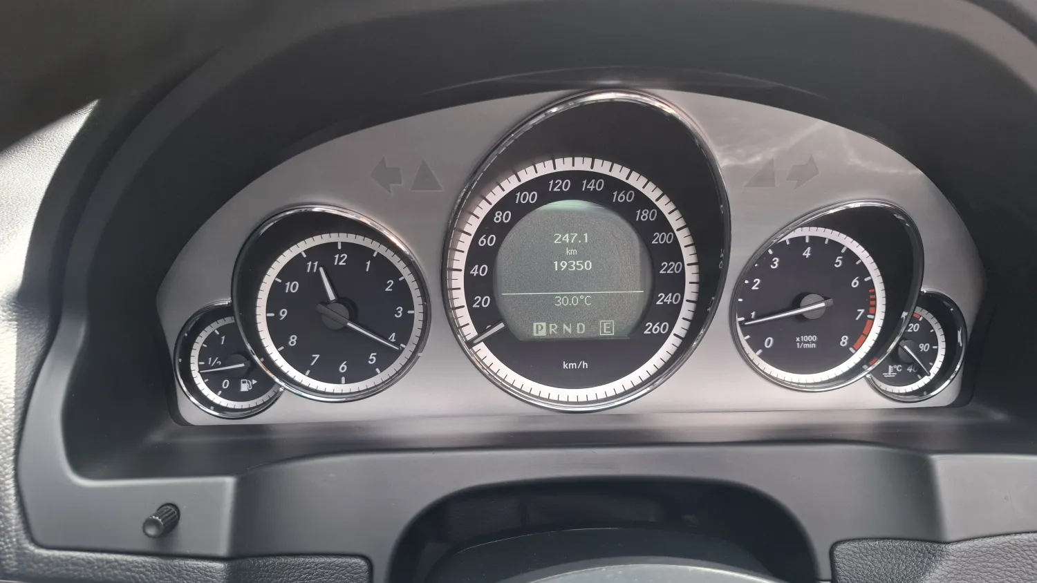 avv-mercedes-benz-e350-venda-5c35fba-imagem-008