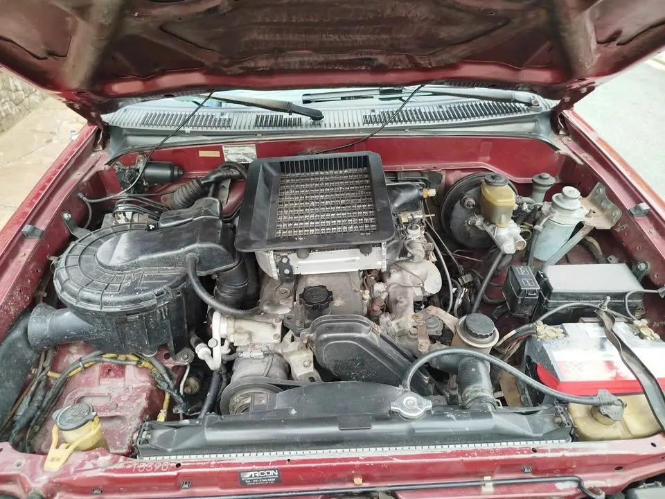 avv-toyota-hilux-sw4-interculada-venda-tgfh2vx-imagem-009